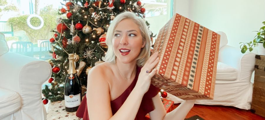 https://thetastingclass.com/wp-content/uploads/2022/12/lindsay-christmas-2.jpg